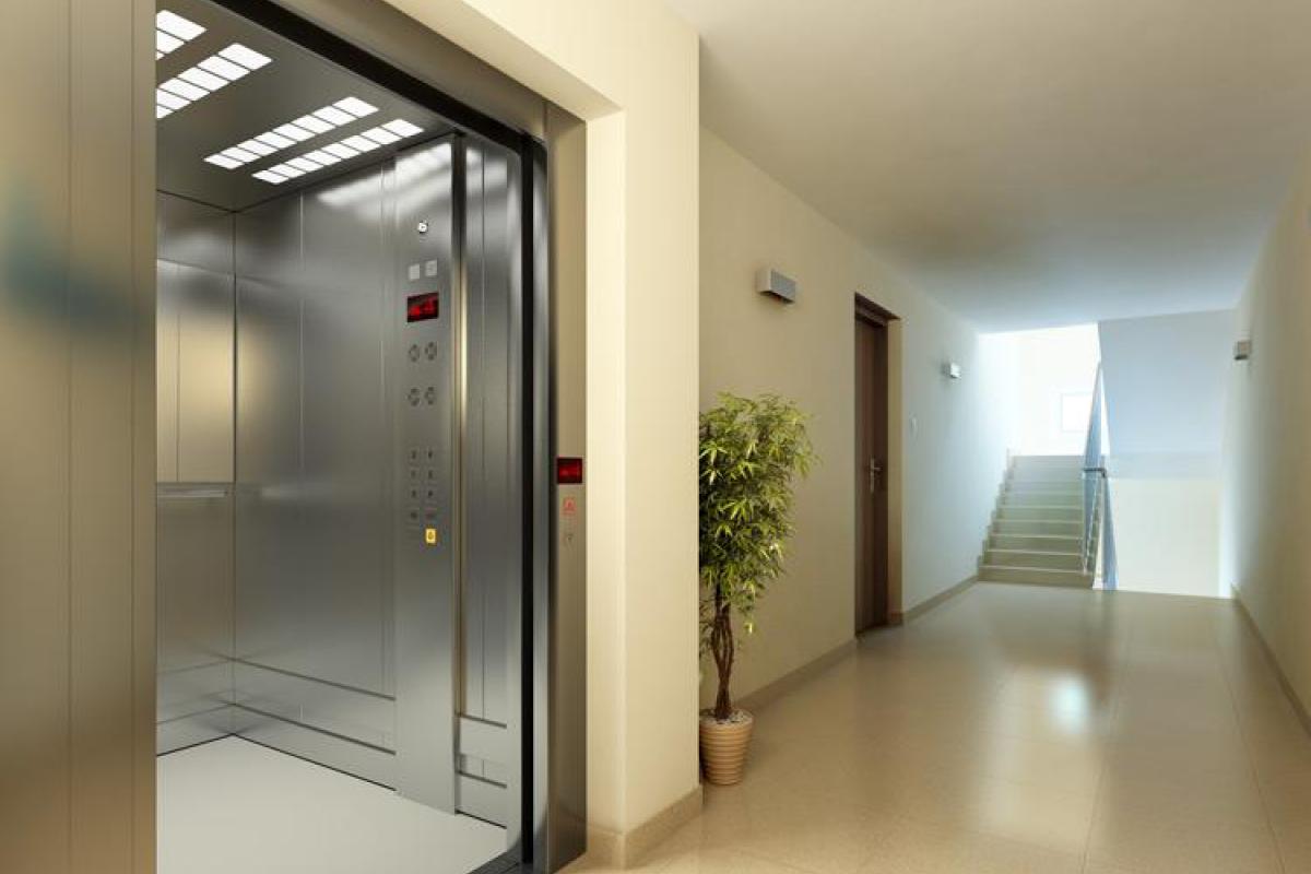 Elevator перевод. Современный лифт. Лифтовая дверь. Лифт с открытыми дверями. Дверцы лифта.